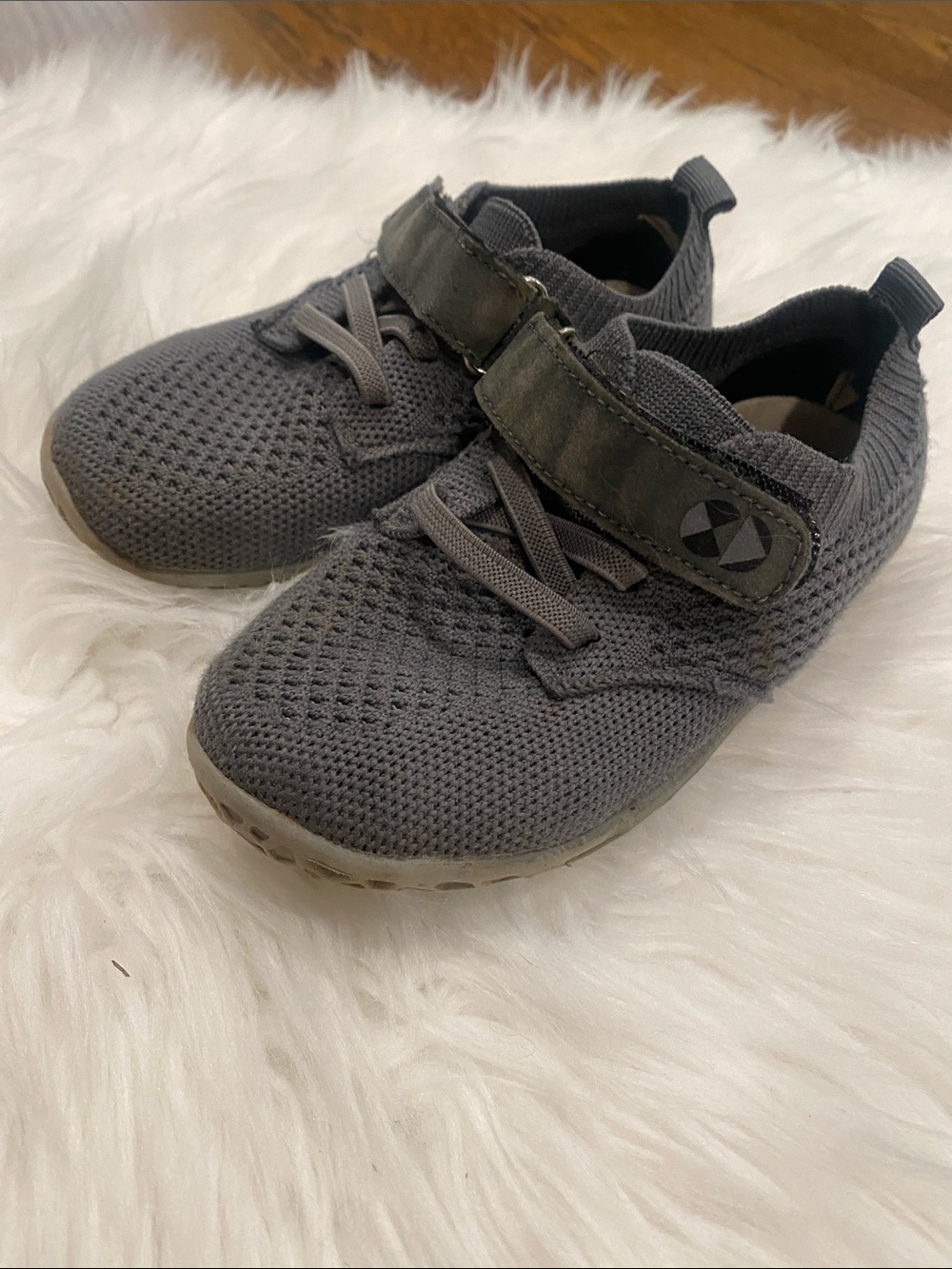 Kids Barefoot lightweight wide Grey Knit Hook-and-Loop Sneakers size 11